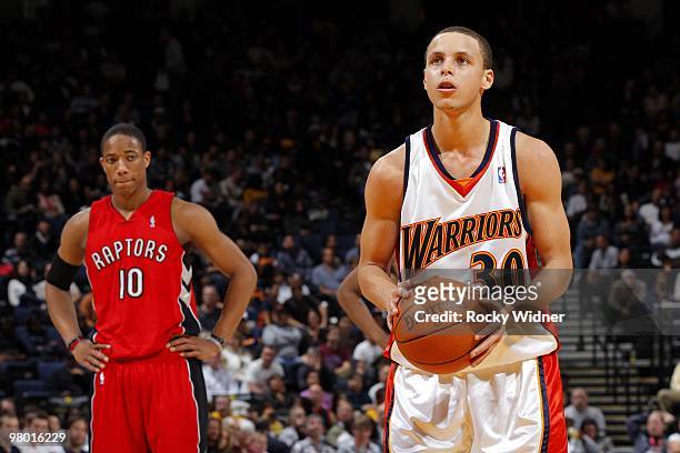 DeMar DeRozan of the Toronto Raptors eyes Stephen Curry of the Golden State Warriors as he shoots a free throw at Oracle Arena on March 13, 2010 in...