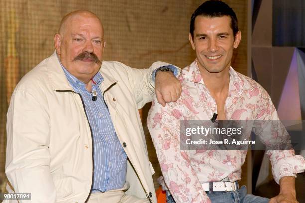 The TV hosts, José María Iñigo and Jesús Vázquez in the presentation of the reality show 'Surviving' in Telecinco.