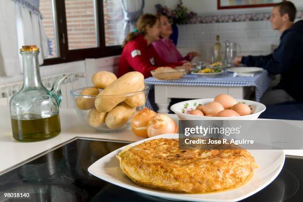 Elaboration of the Spanish omelette: Ingredients: Olive oil, onions, egss and potatoes.