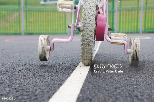 bike wheels with stabilizers - training wheels stock pictures, royalty-free photos & images