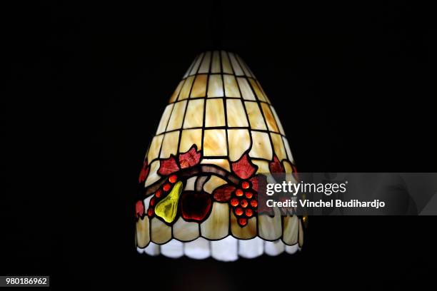 tiffany light - tiffany lamp stock pictures, royalty-free photos & images