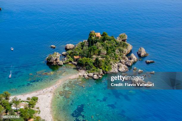 isola bella, a small island located within a small bay on the ionian sea near taormina (sicily, italy) - taormina stock pictures, royalty-free photos & images