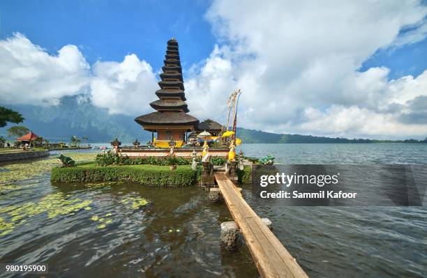 pura ulun danu bratan @ bali - bedugal stock pictures, royalty-free photos & images