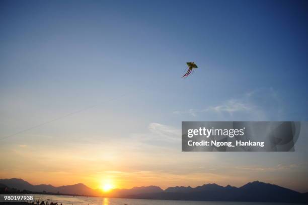 kite sunset - ngong stockfoto's en -beelden