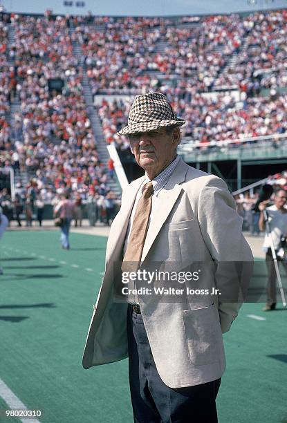 Alabama coach Paul Bear Bryant on field before game vs Tennessee. Birmingham, AL CREDIT: Walter Iooss Jr.