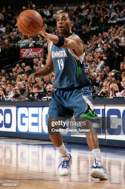 Wayne Ellington of the Minnesota Timberwolves moves the ball against the Dallas Mavericks during the game at the American Airlines Center on February...
