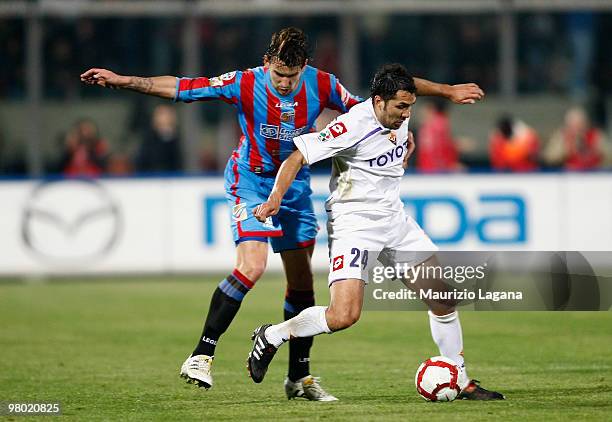 Blazej Augustyn of Catania Calcio battles for the ball with Mario Alberto Santana of ACF Fiorentina during the Serie A match between Catania Calcio...