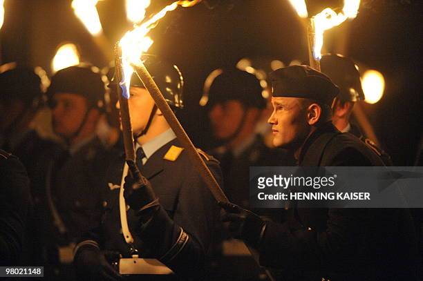 Soldiers hold torches during a Great Tattoo for the farewell of Chief of German Army Lt. Gen. And parting army inspector Hans Otto Budde in Bonn,...