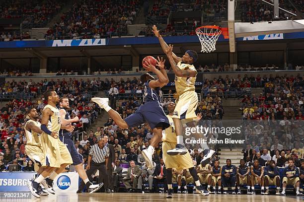 Playoffs: Xavier Terrell Holloway in action vs Pittsburgh Gary McGhee . Milwaukee, WI 3/21/2010 CREDIT: John Biever