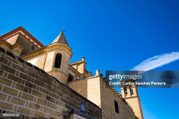 catholic architecture - osuna photos et images de collection