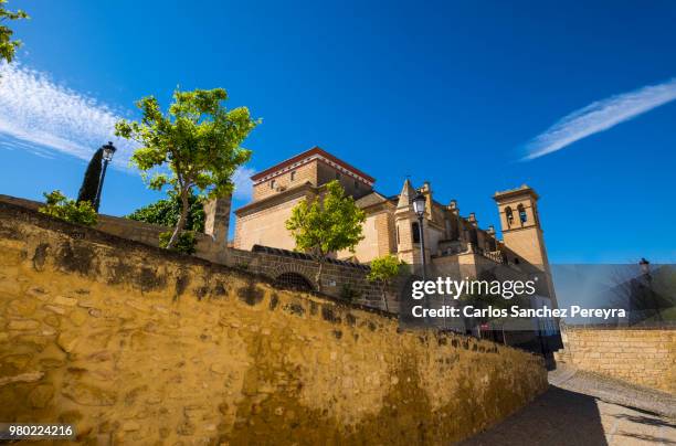 catholic architecture - osuna photos et images de collection