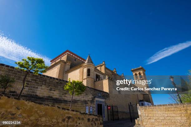 catholic architecture - osuna photos et images de collection