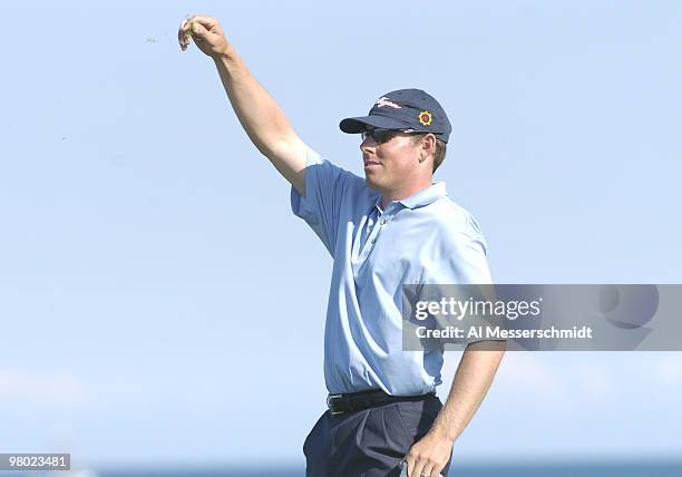 Justin Leonard checks the wind during the final round at Whistling Straits, site of the 86th PGA Championship in Haven, Wisconsin August 15, 2004.