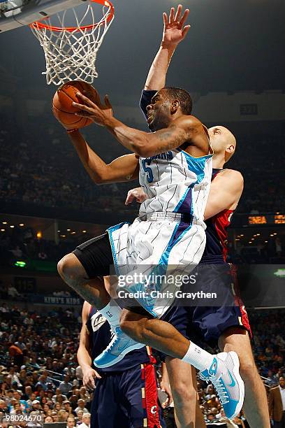 Marcus Thornton of the New Orleans Hornets shoots the ball over Zydrunas Ilgauskas of the Cleveland Cavaliers at the New Orleans Arena on March 24,...