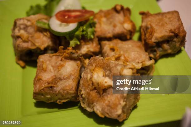 fried tofu - fried tofu stock pictures, royalty-free photos & images