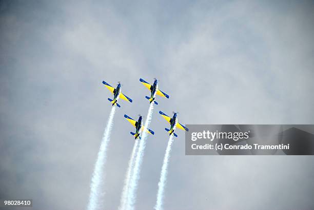 airplane acrobatics ascend to heaven - airshow stock pictures, royalty-free photos & images