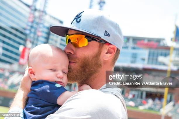 Mike Foltynewicz of the Atlanta Braves kisses his baby Jett before the game against the San Diego Padres at SunTrust Park on June 17 in Atlanta,...