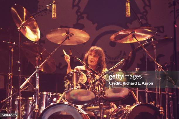 Aynsley Dunbar of Journey performs on stage in New York in circa 1978.