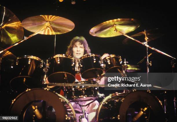 Aynsley Dunbar of Journey performs on stage in New York in circa 1978.