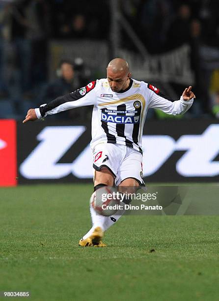 Simone Pepe of Udinese in action during the Serie A match between Udinese Calcio and AC Chievo Verona at Stadio Friuli on March 24, 2010 in Udine,...