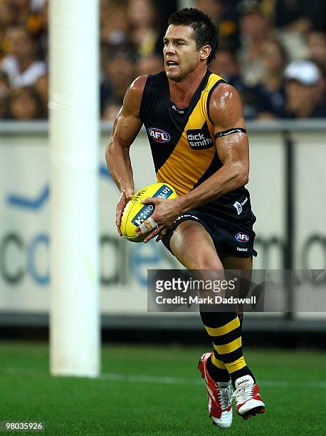 Ben Cousins of the Tigers looks for a teammate during the round one AFL match between the Richmond Tigers and Carlton Blues at Melbourne Cricket...