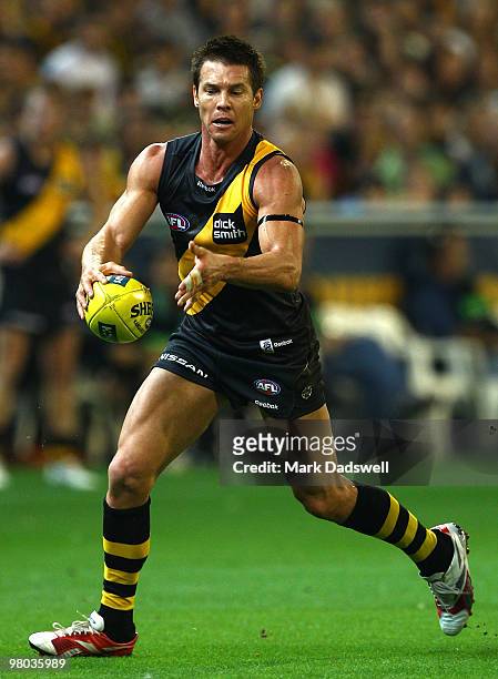 Ben Cousins of the Tigers looks for a teammate during the round one AFL match between the Richmond Tigers and Carlton Blues at Melbourne Cricket...