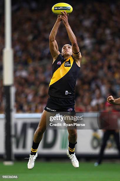 Shane Edwards of the Tigers in action during the round one AFL match between the Richmond Tigers and Carlton Blues at the Melbourne Cricket Ground on...