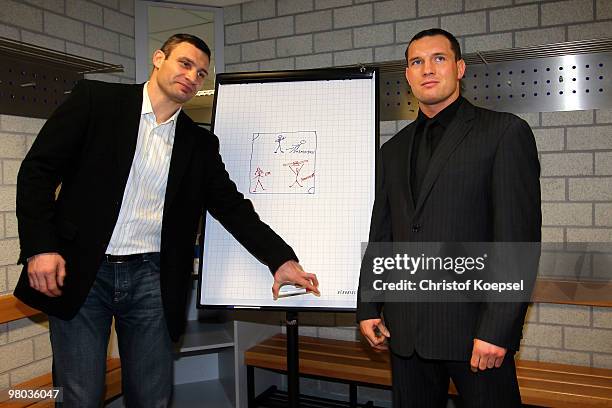 Vitali Klitschko of Ukraine and his opponent Albert Sosnowski of Poland pose in the Schalke cabin before the press conference at Veltins Arena on...