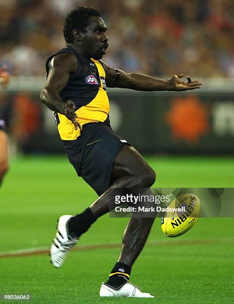 Relton Roberts of the Tigers looks for a teammate during the round one AFL match between the Richmond Tigers and Carlton Blues at Melbourne Cricket...