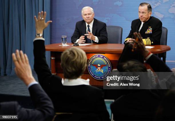 Secretary of Defense Robert Gates and Chairman of the Joint Chiefs of Staff Admiral Michael Mullen take questions from members of the media during a...
