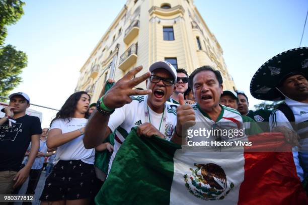 Fans of Mexico cheers during the arrival of Mexico at Mercure Hotel ahead of the match against Korea on June 21, 2018 in Rostov-on-Don, Russia.