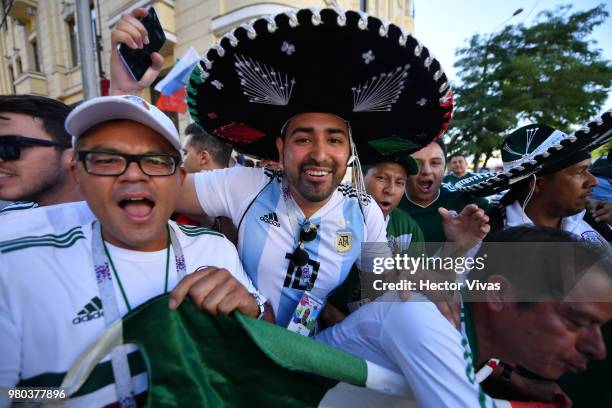 Fans of Mexico cheers during the arrival of Mexico at Mercure Hotel ahead of the match against Korea on June 21, 2018 in Rostov-on-Don, Russia.