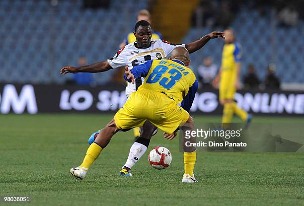 Marcos De Paula of Chievo competes with Kwadwo Asamoah of Udinese during the Serie A match between Udinese Calcio and AC Chievo Verona at Stadio...