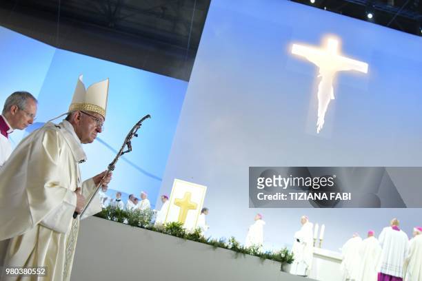 Pope Francis arrives to celebrate a mass during his one-day visit at the invitation of the World Council of Churches on June 21, 2018 in Palexpo hall...