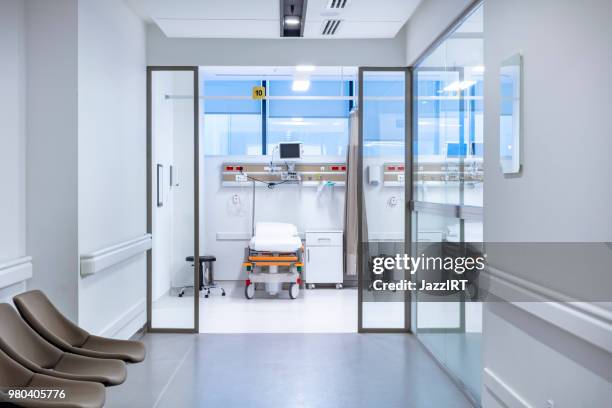 empty emergency room in a hospital - healthcare facilities stock pictures, royalty-free photos & images