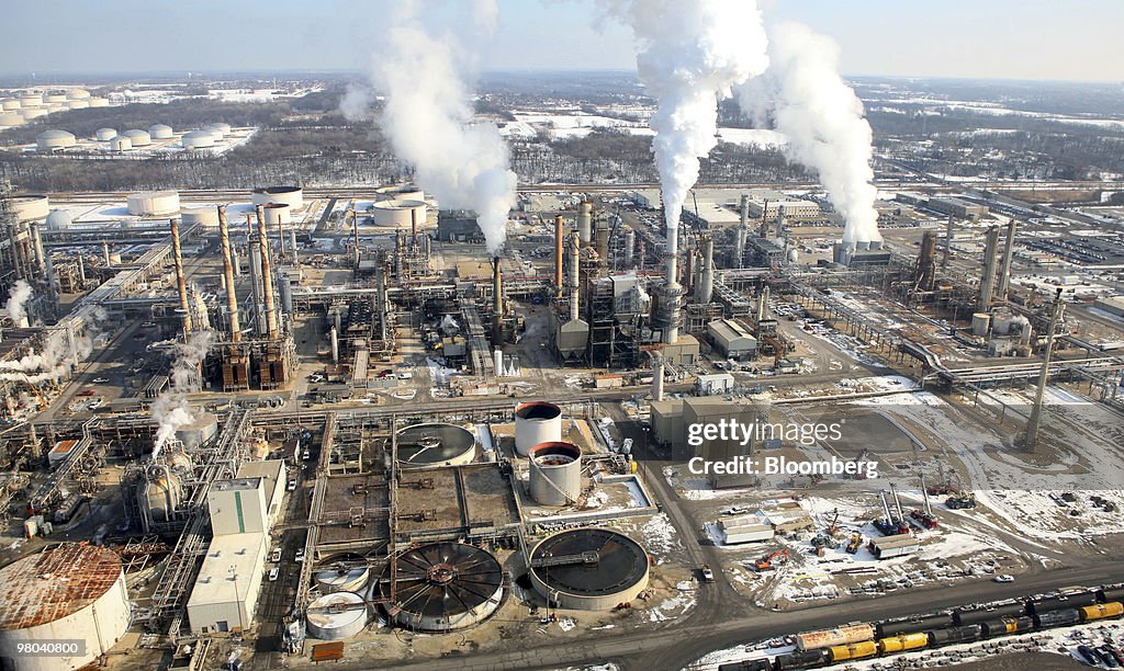 美国对委内瑞拉制裁放松对北美炼油企业及石油供应链的投资影响分析