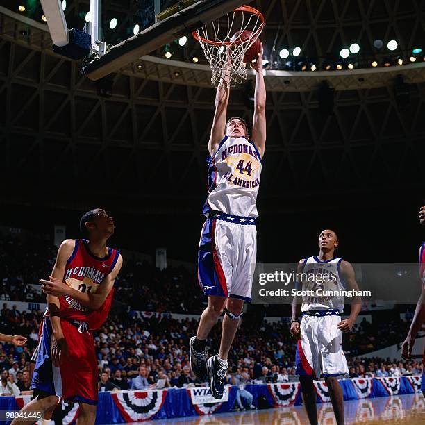 Mike Miller dunks during the 1998 McDonald's High School All-American Game on March 25, 1998 in Colorado Springs, Colorado. NOTE TO USER: User...
