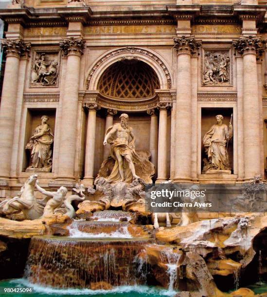 Fountain Rome Fish 879 Fish Fountain Stock Photos, High-Res Pictures, and Images - Getty ...
