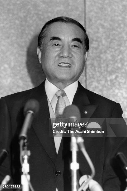 Prime Minister Yasuhiro Nakasone speaks during a press conference at the Ise Shrine on January 4, 1987 in Ise, Mie, Japan.