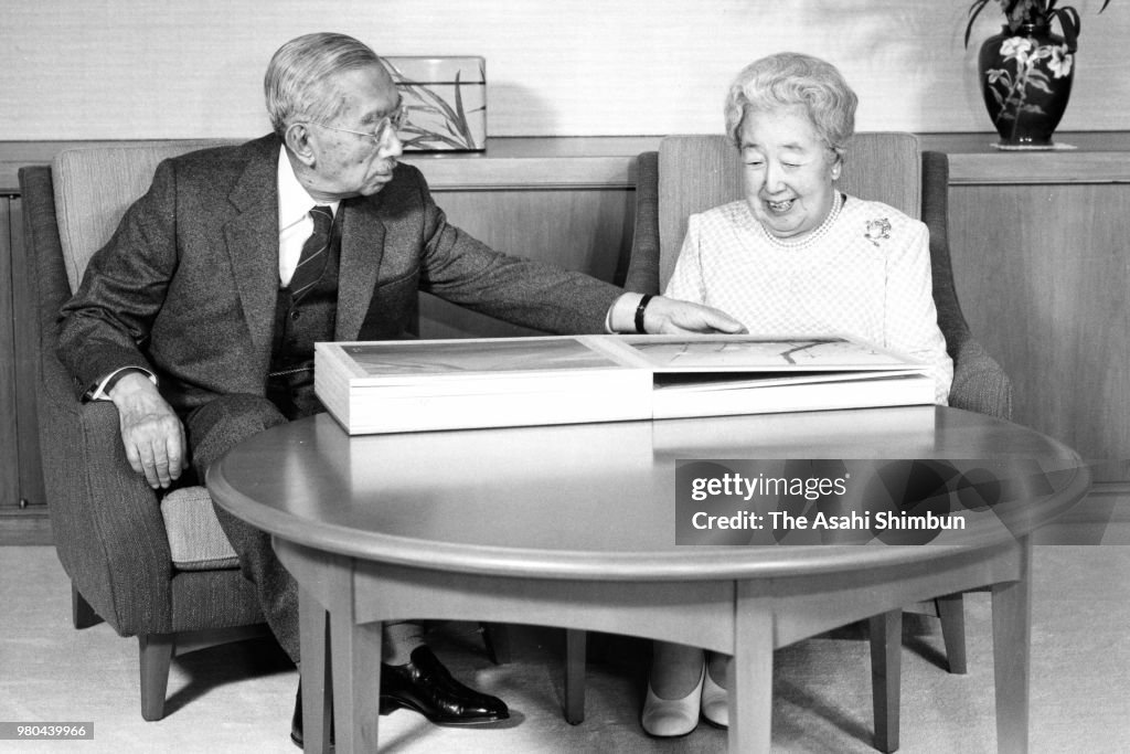 Emperor And Empress Visit Suzaki Imperial Villa