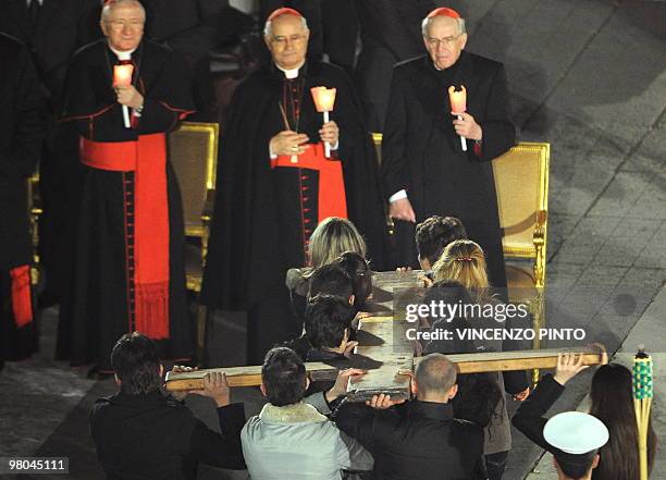 Group of young catholics carry the cross during a meeting beetween Pope Benedict XVI and the youth of Rome and the Lazio region in preparation for...