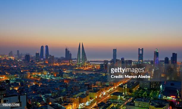 bahrain night - bahrain skyline stock pictures, royalty-free photos & images