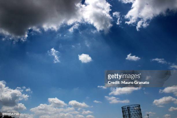 sky&clouds - granato imagens e fotografias de stock