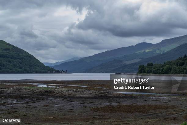 loch long at arrochar - arrochar stockfoto's en -beelden