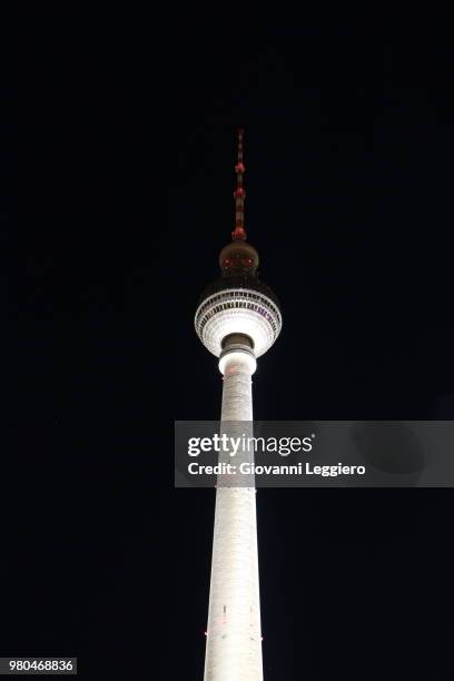 berliner fernsehturm - berliner fernsehturm stockfoto's en -beelden