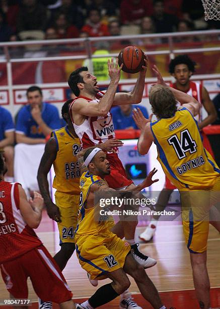 Theodoros Papaloukas of Olympiacos Piraeus in action during the Euroleague Basketball 2009-2010 Play Off Game 2 between Olympiacos Piraeus vs Asseco...