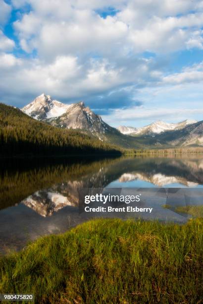 mountains of sawtooth range reflecting in stanley lake, custer county, idaho, usa - sawtooth national recreation area stock pictures, royalty-free photos & images