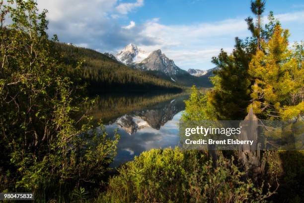 mountains of sawtooth range reflecting in stanley lake, custer county, idaho, usa - sawtooth national recreation area stock pictures, royalty-free photos & images