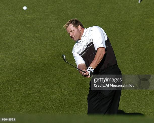 Roger Clemens hits into the 18th green in the PGA Tour's 45th Bob Hope Chrysler Classic Pro Am at Bermuda Dunes Coountry Club January 21, 2004.