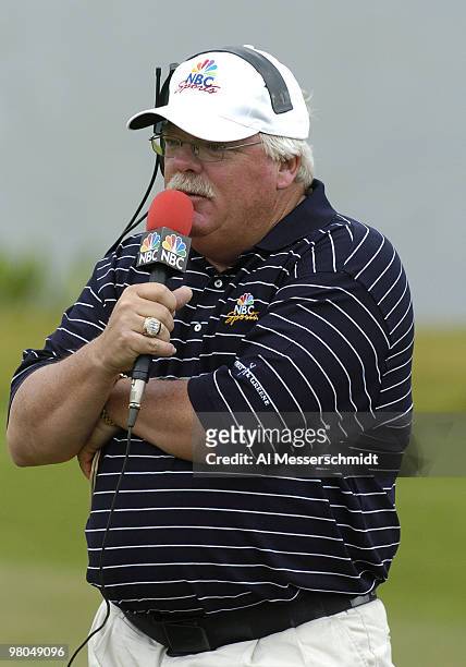 Commentator Roger Maltbie works the fairways in the final round of the Honda Classic, March 14, 2004 at Palm Beach Gardens, Florida.